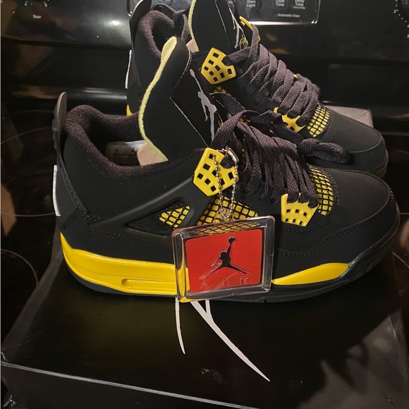 Hello, I have these brand new never worn Jordan 4 Thunder 2023 woman size 6 - Picture 2 of 8
